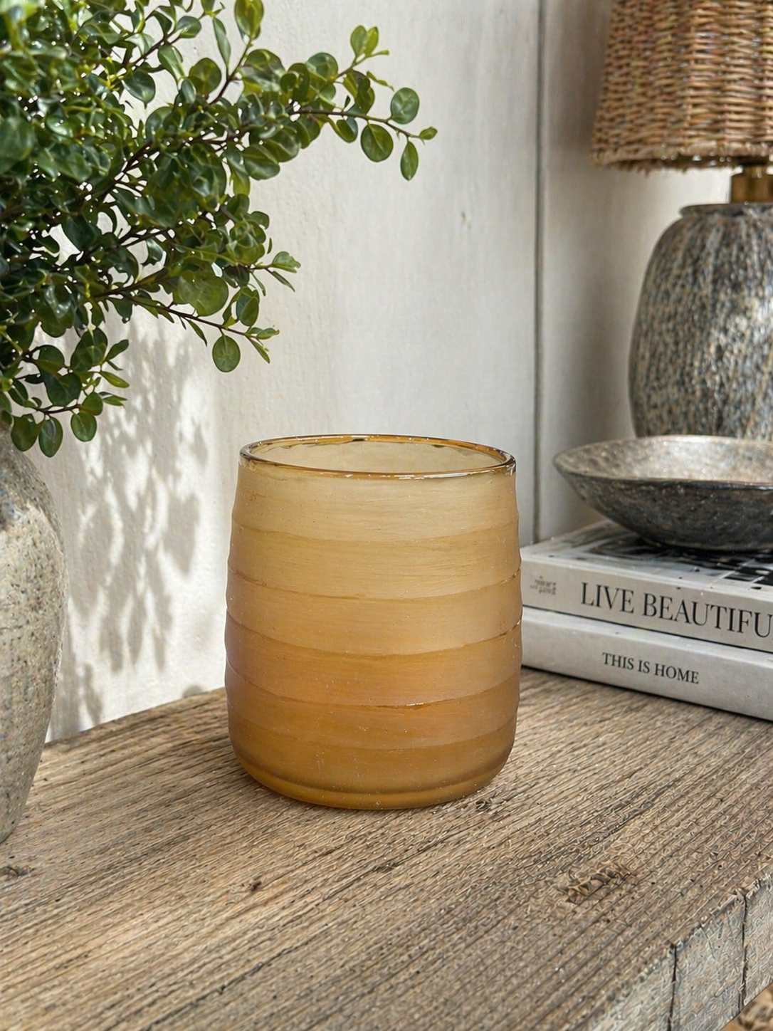 Kaheku Vase Friest · Amber