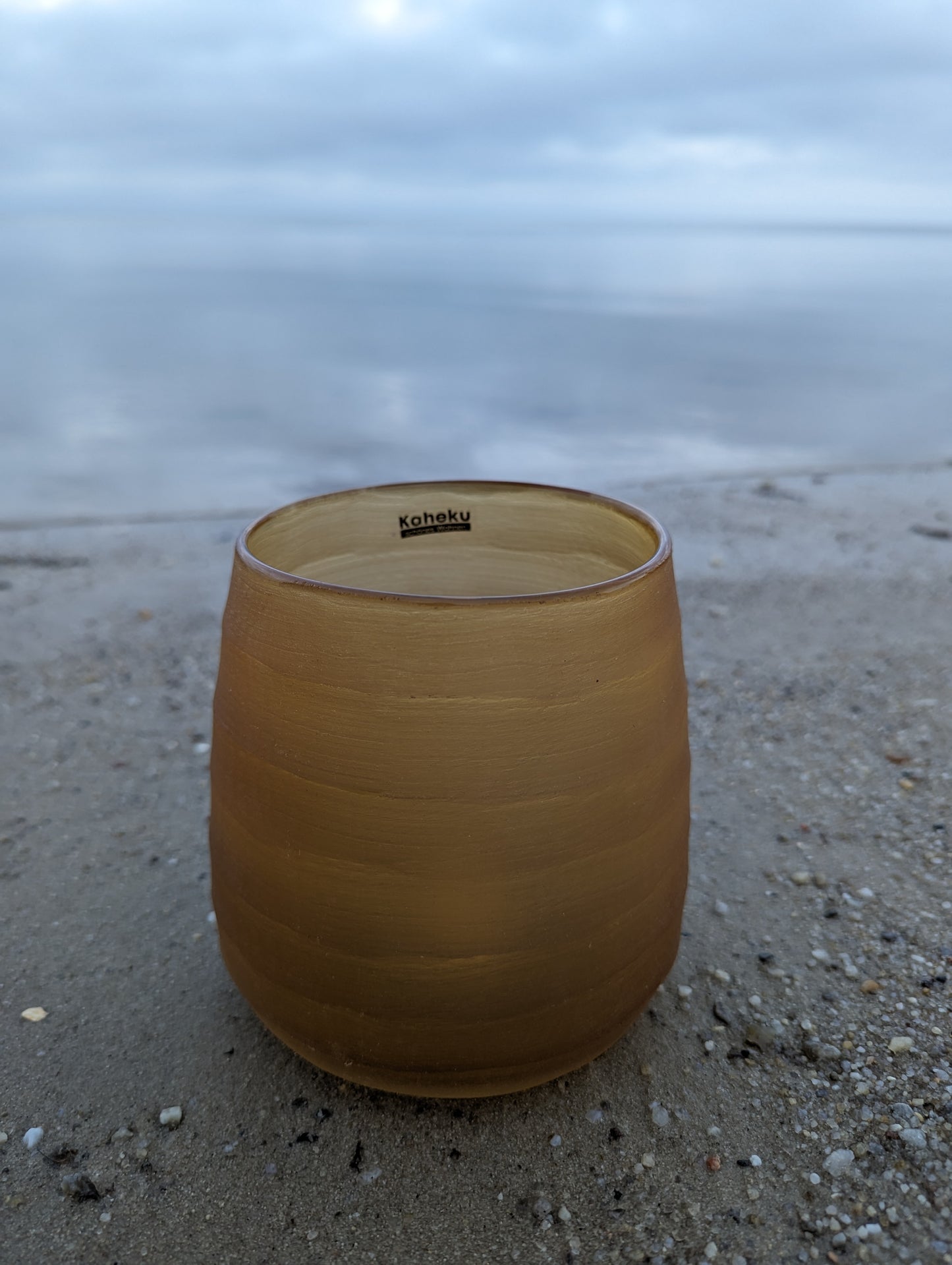 Kaheku Vase Friest · Amber