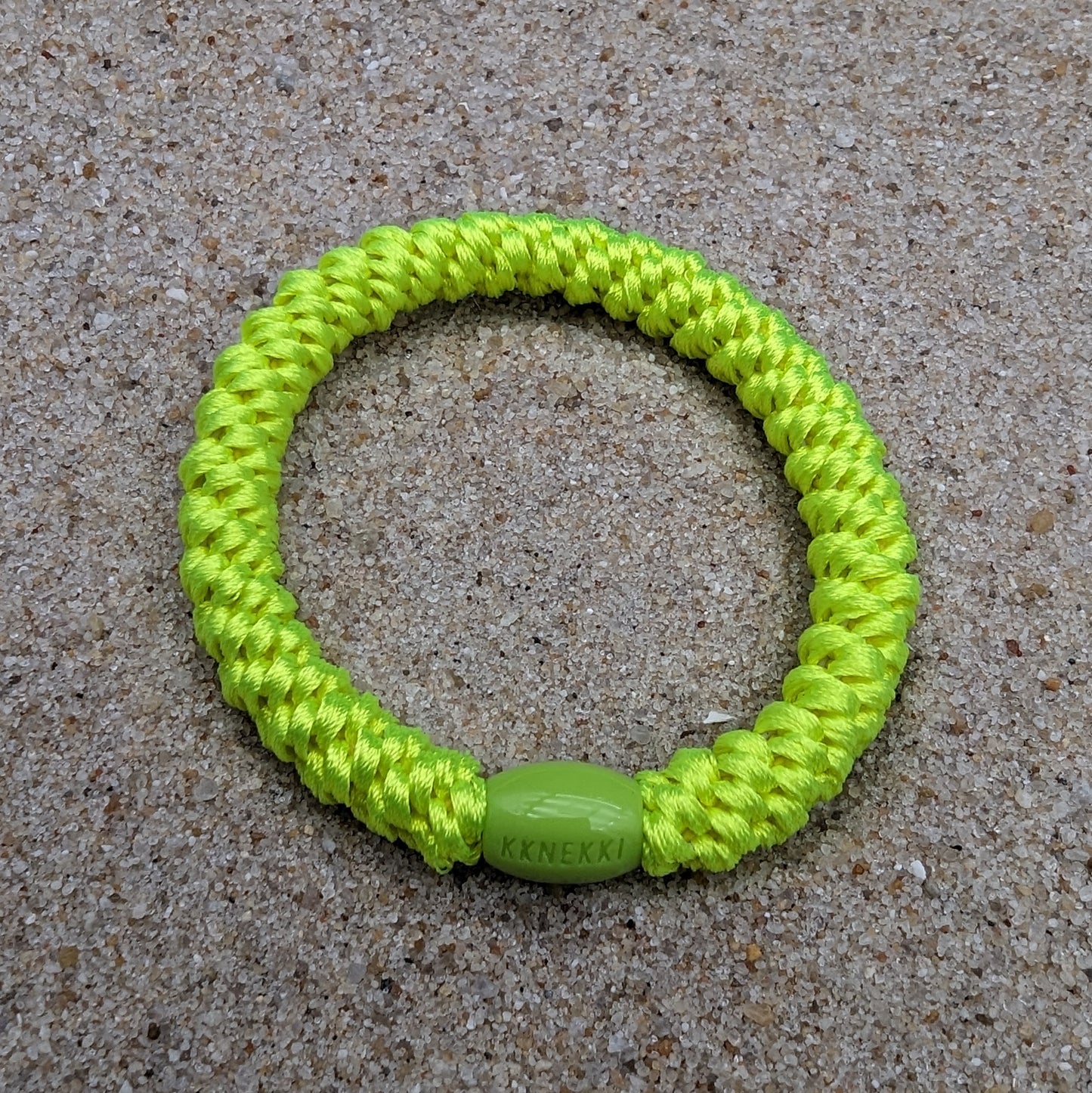 KKNEKKI Haar & Armbänder | Neon Clean