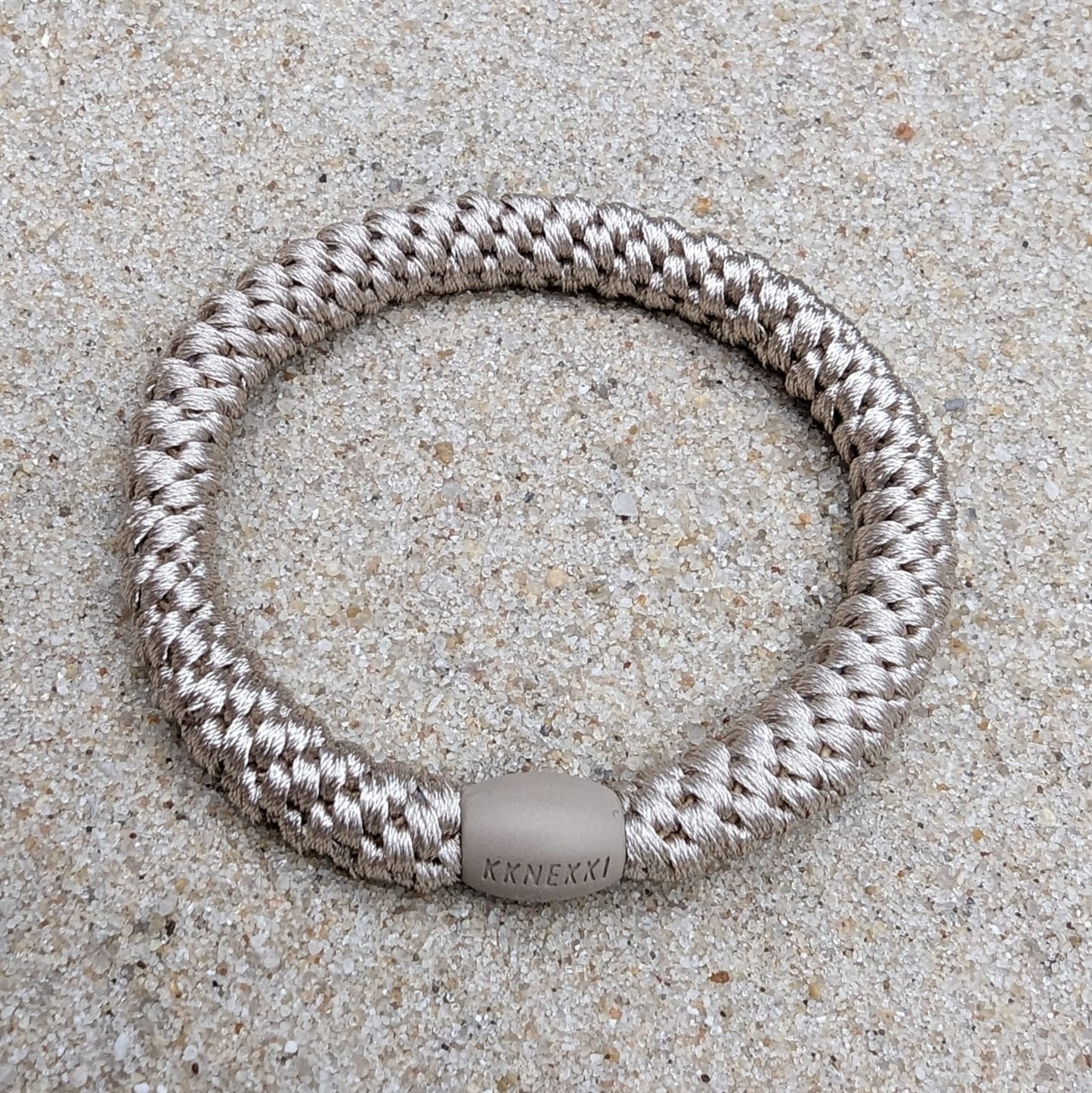 KKNEKKI Haar & Armbänder | Clean