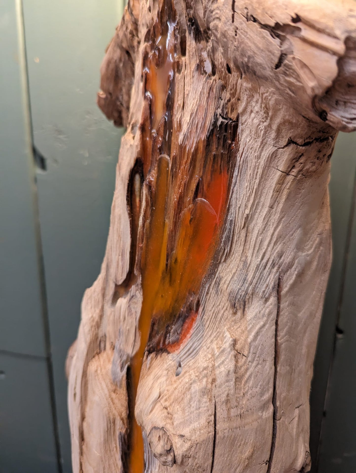 Driftwood-Buhnenlampe mit Epoxidharz