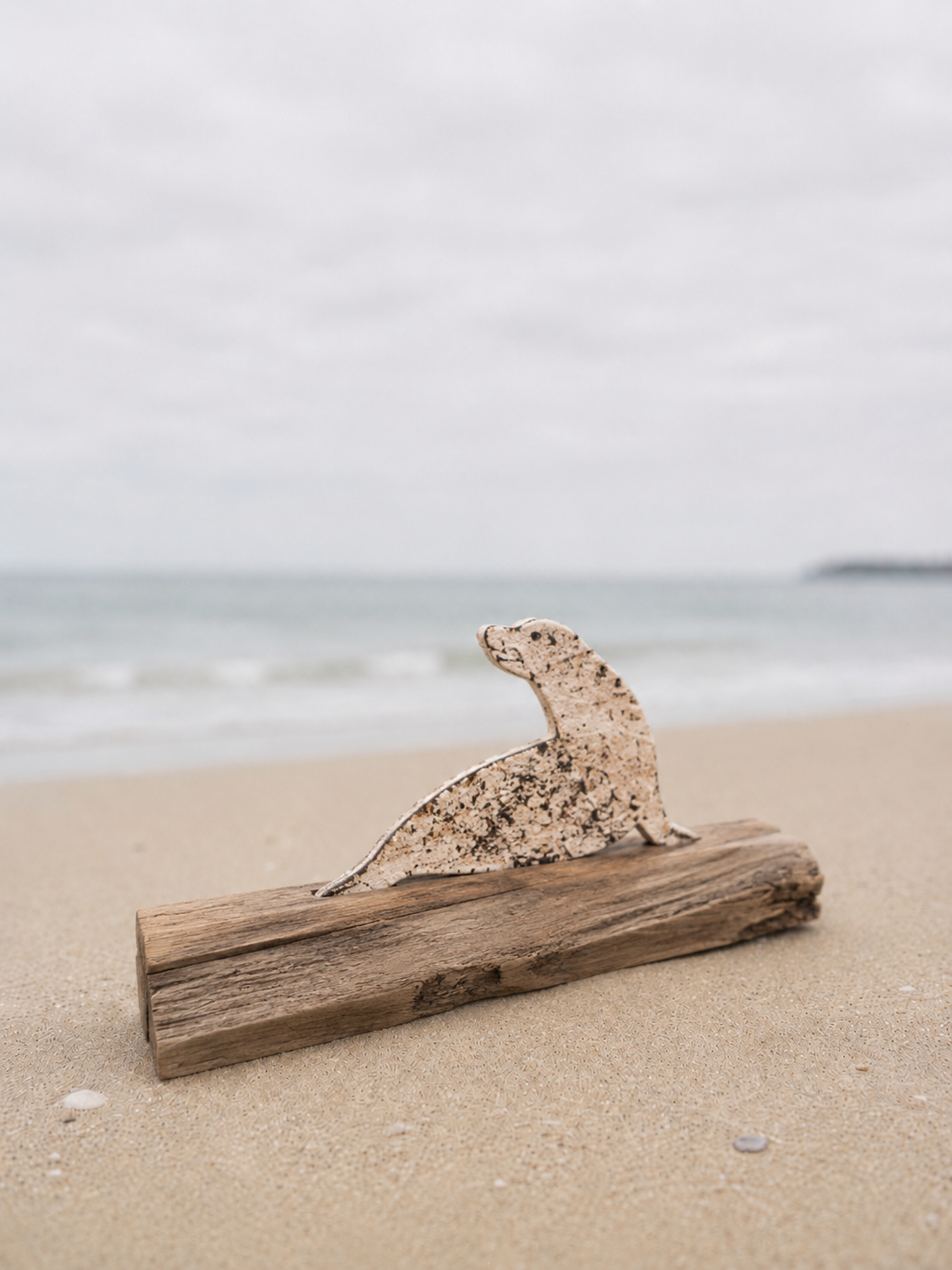 🌊 Driftwood Skulptur Robbe „Willi“ – der Charme der Nordsee in Holz und Stahl