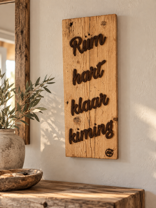 Driftwood Schild „Rüm hart – klaar Kiming“ – Weites Herz. Klarer Horizont.