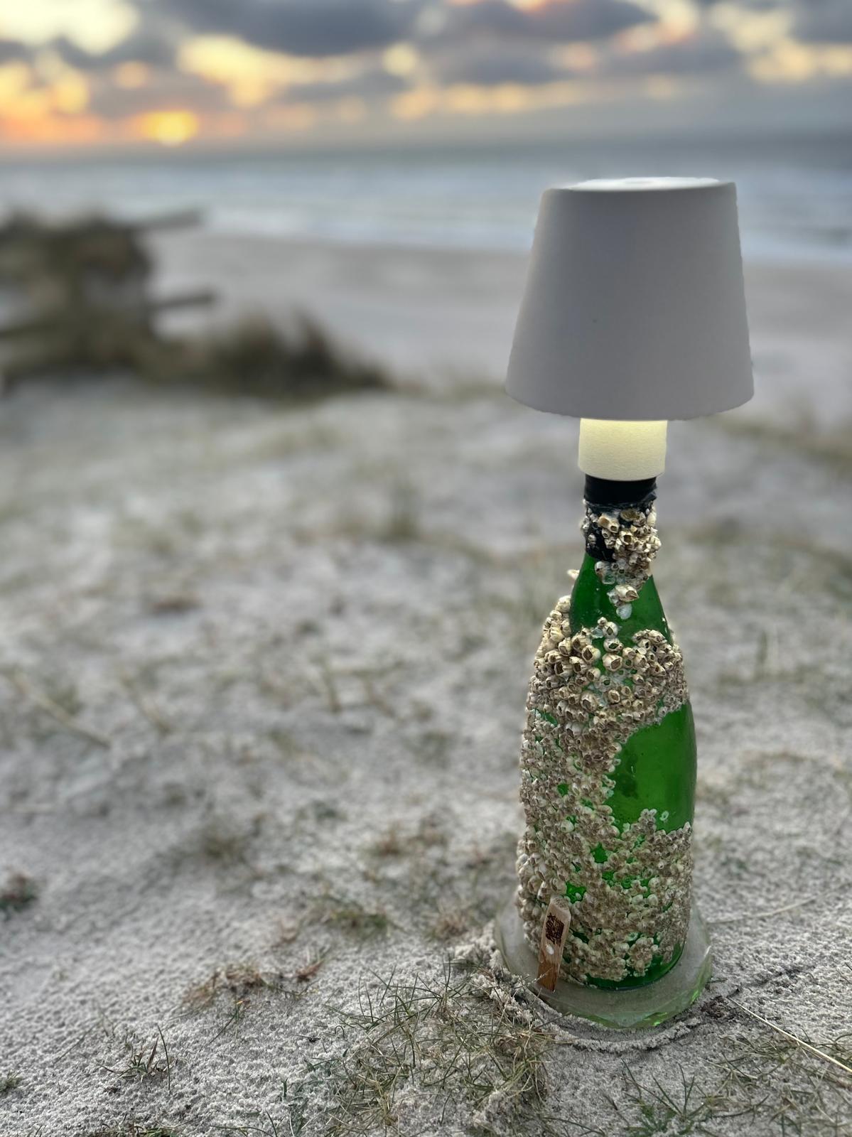 🌊 Barnacles Ocean Lamp – eine Weinflasche vom Meeresgrund, neu geboren als maritimes Kunstwerk