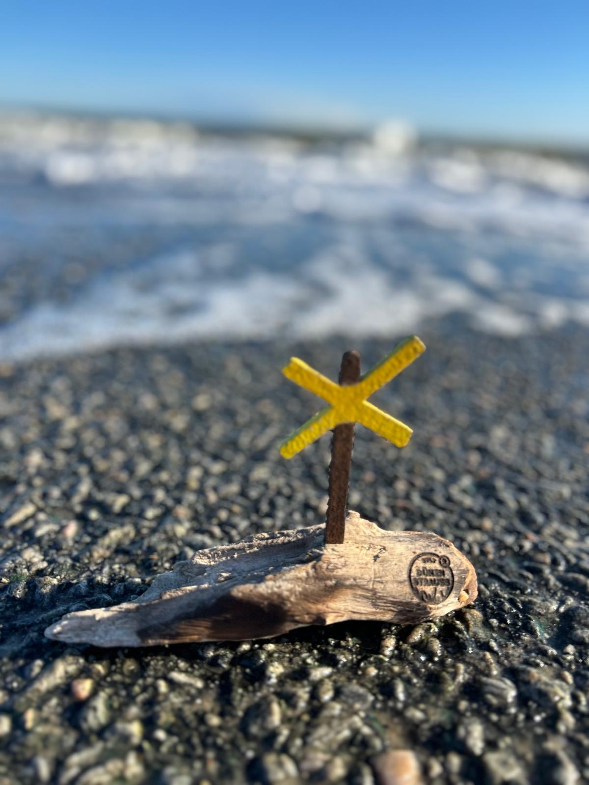 Mini Driftwood Skulptur „Buhnenkreuz“ – klein, aber voller Küstencharme
