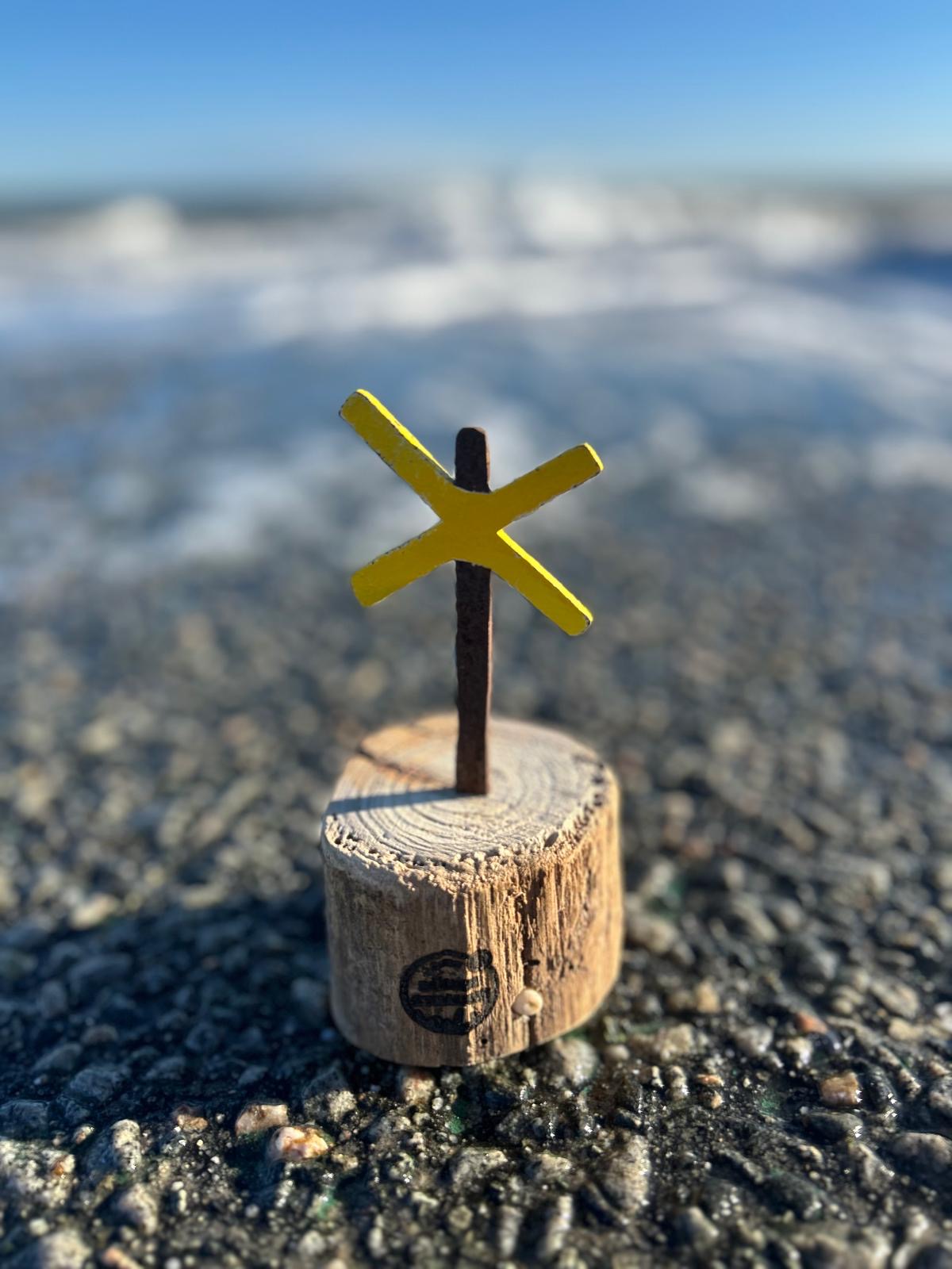 Mini Driftwood Skulptur „Buhnenkreuz“ – klein, aber voller Küstencharme