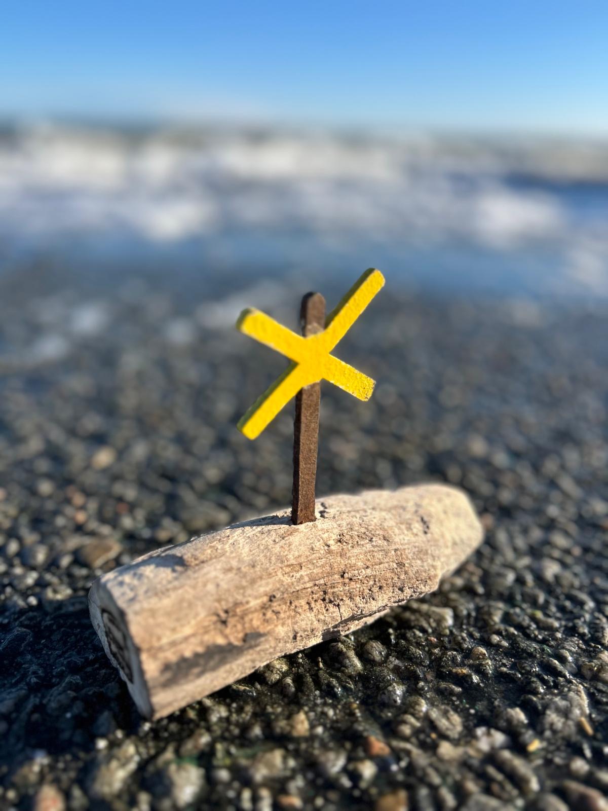 Mini Driftwood Skulptur „Buhnenkreuz“ – klein, aber voller Küstencharme