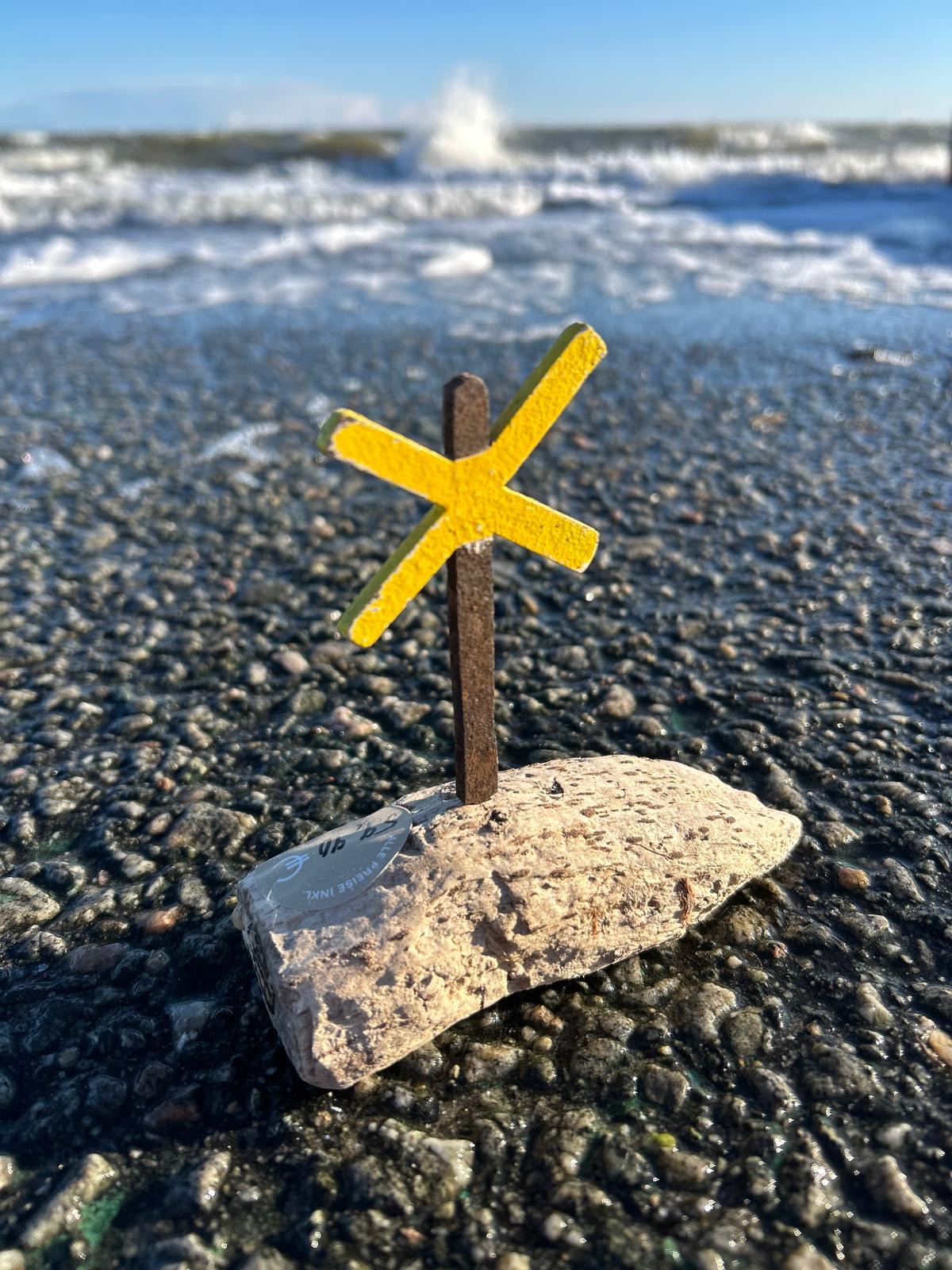 Mini Driftwood Skulptur „Buhnenkreuz“ – klein, aber voller Küstencharme