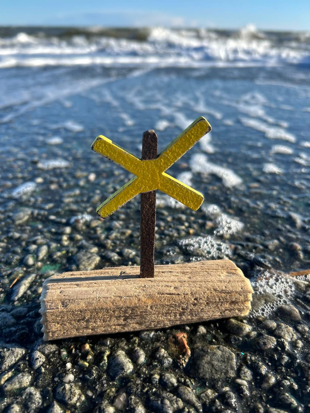 Mini Driftwood Skulptur „Buhnenkreuz“ – klein, aber voller Küstencharme