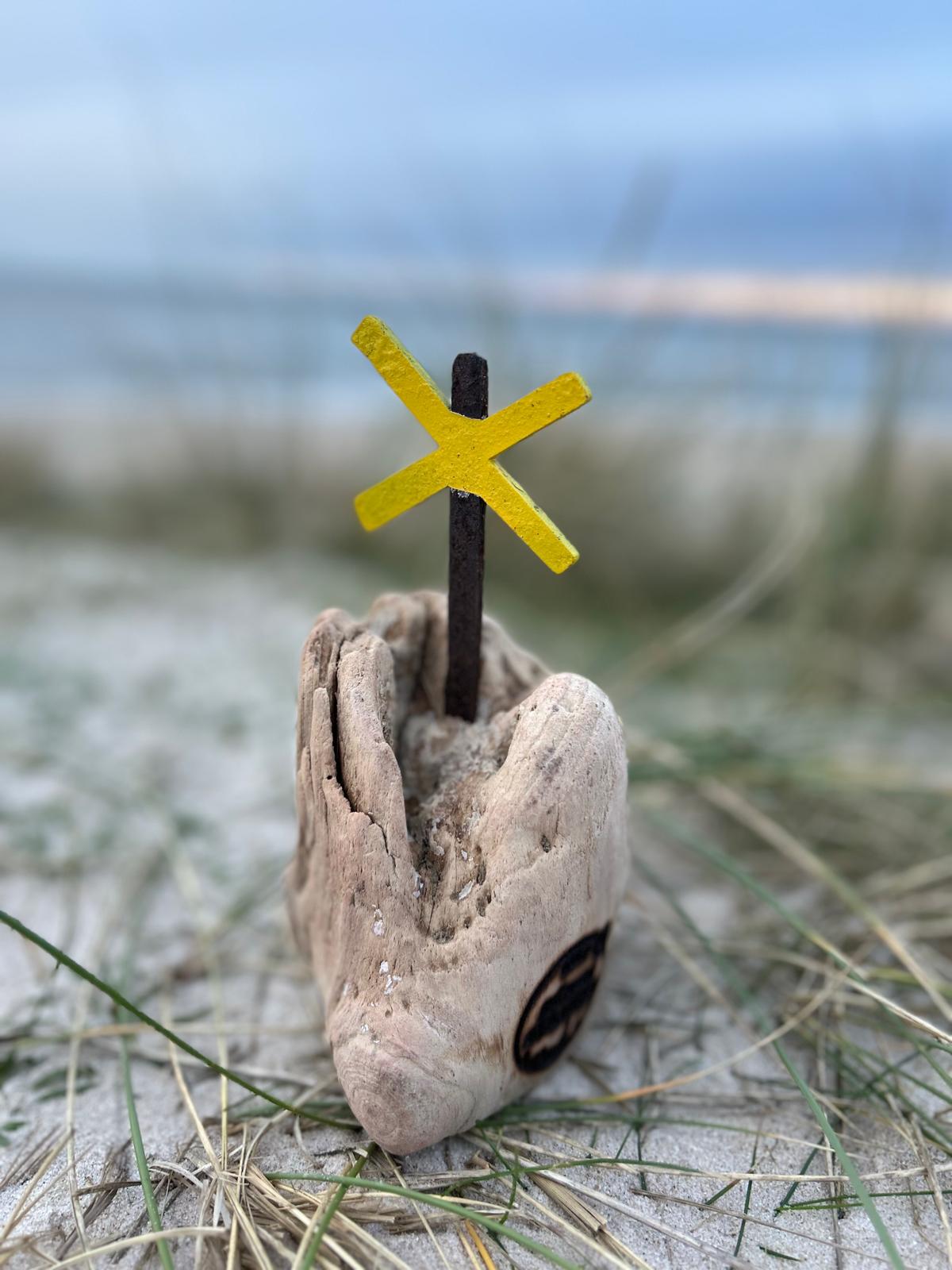 Mini Driftwood Skulptur „Buhnenkreuz“ – klein, aber voller Küstencharme