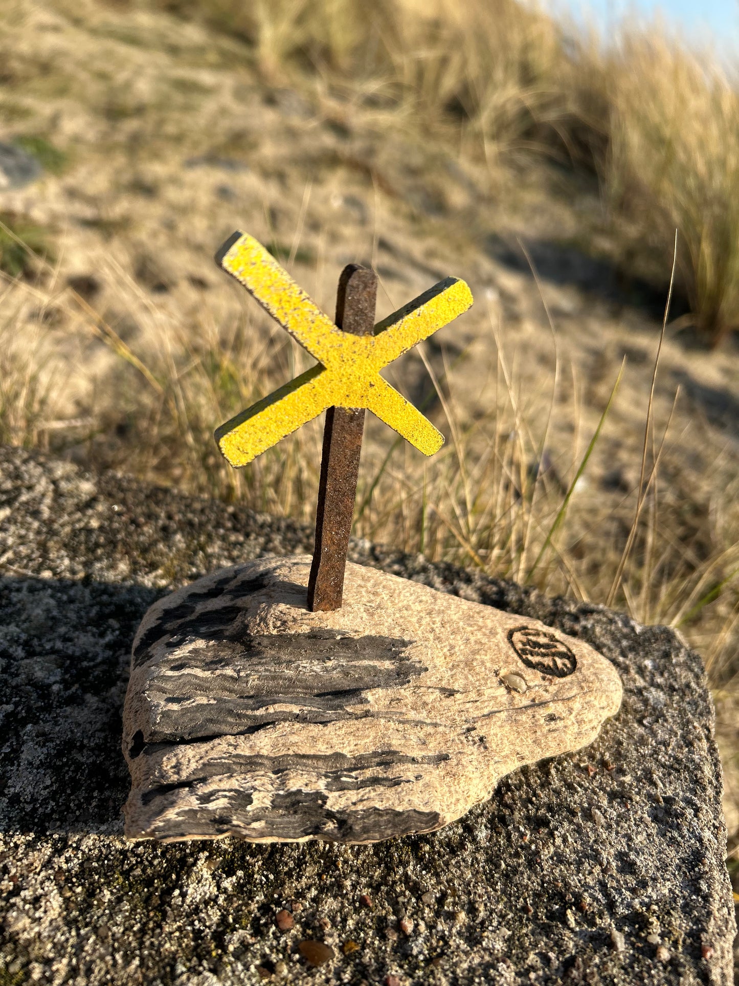 Mini Driftwood Skulptur „Buhnenkreuz“ – klein, aber voller Küstencharme