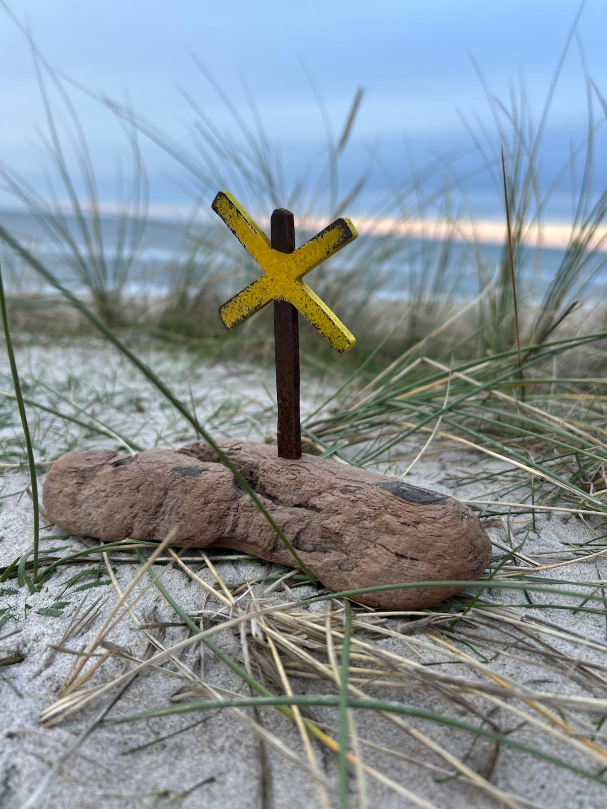 Mini Driftwood Skulptur „Buhnenkreuz“ – klein, aber voller Küstencharme