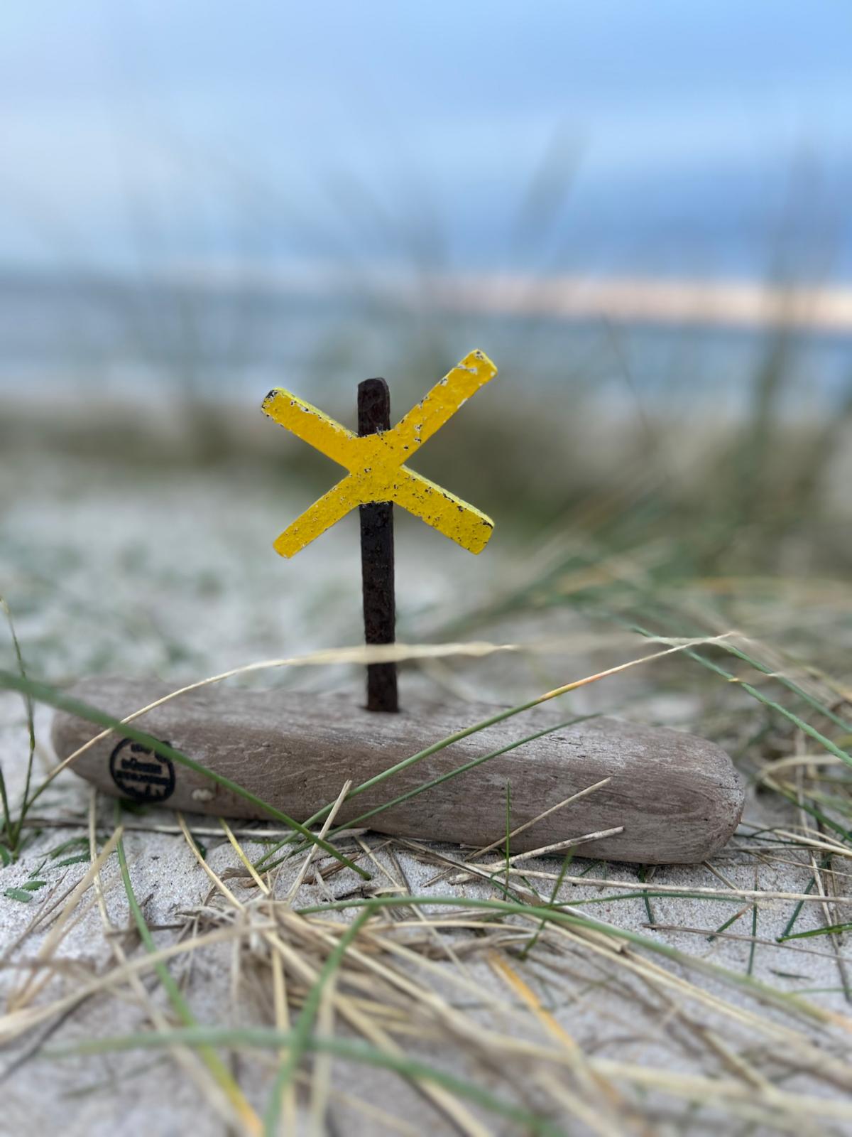 Mini Driftwood Skulptur „Buhnenkreuz“ – klein, aber voller Küstencharme