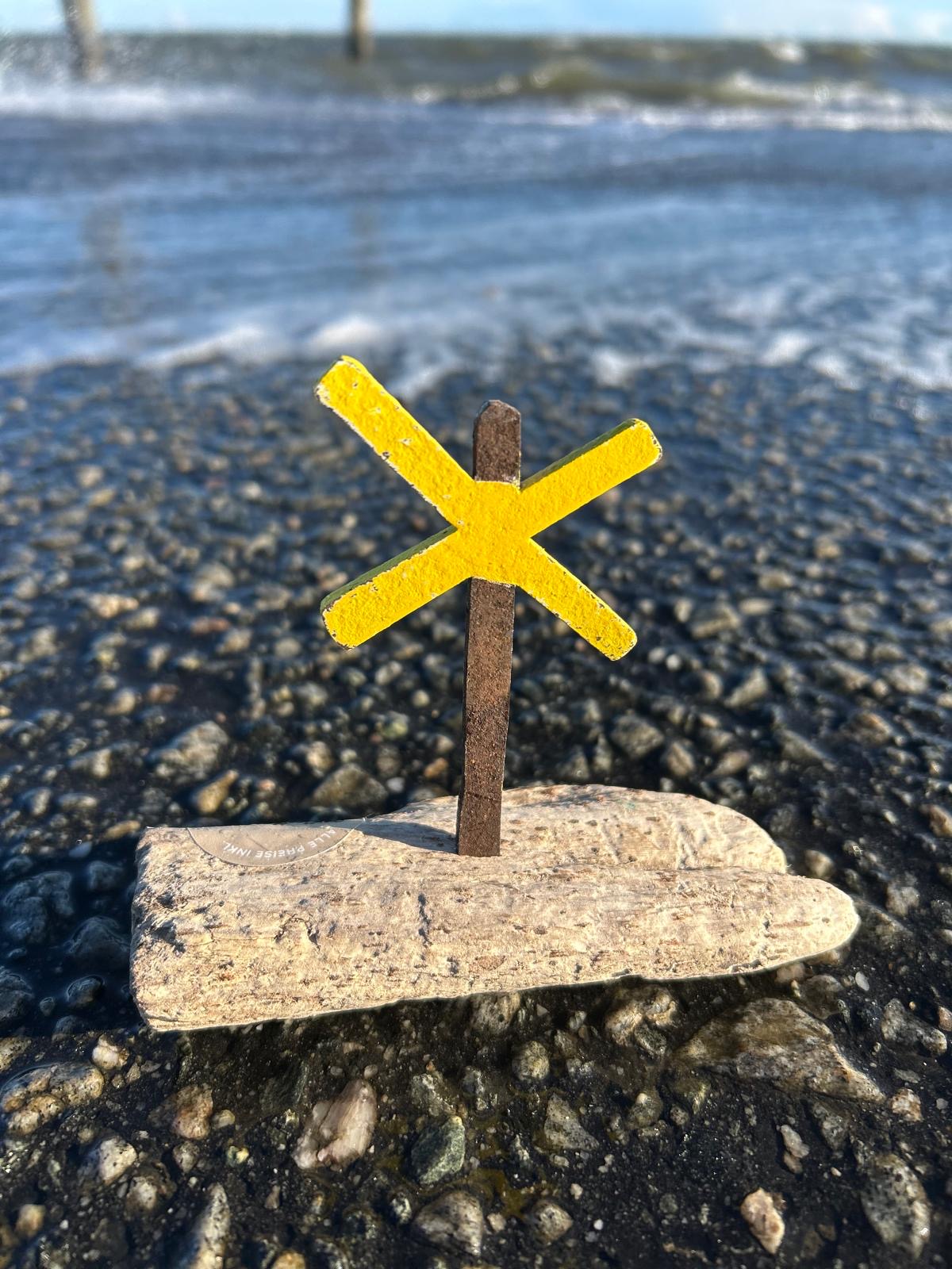 Mini Driftwood Skulptur „Buhnenkreuz“ – klein, aber voller Küstencharme