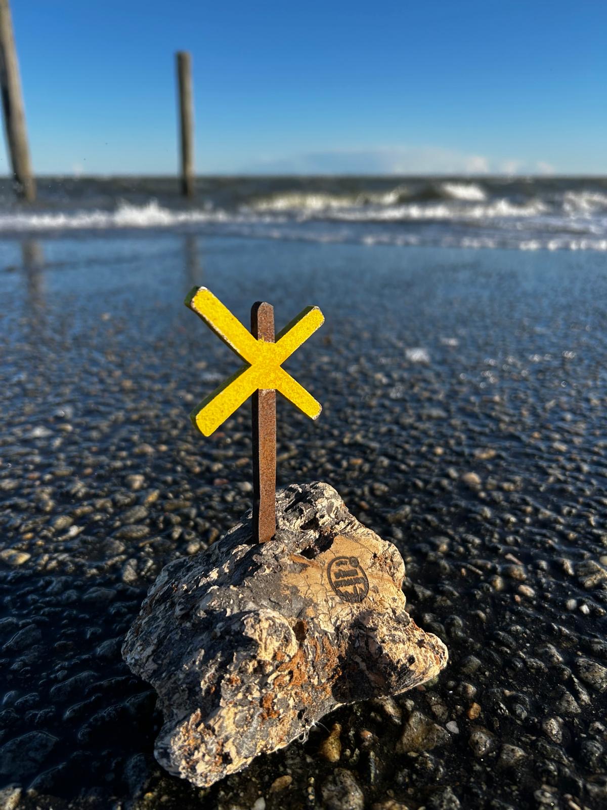 Mini Driftwood Skulptur „Buhnenkreuz“ – klein, aber voller Küstencharme