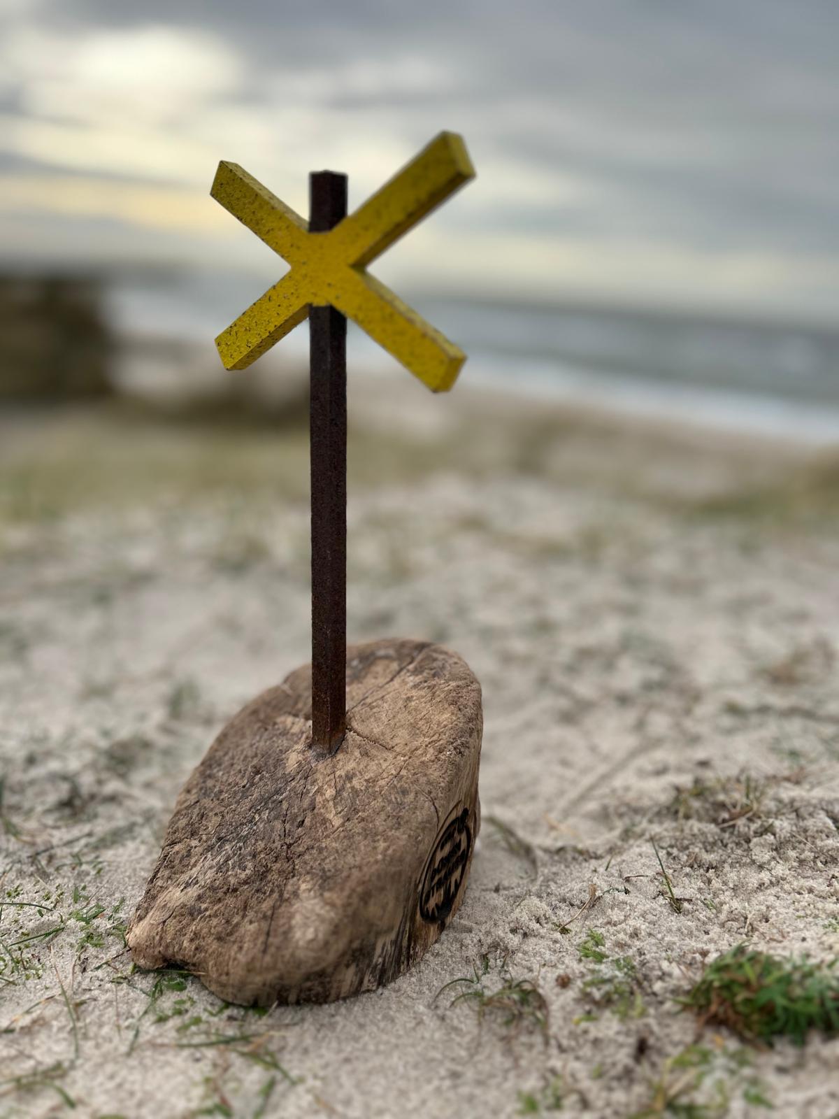 Driftwood Skulptur „Buhnenkreuz“ – Sylter Original mit Geschichte