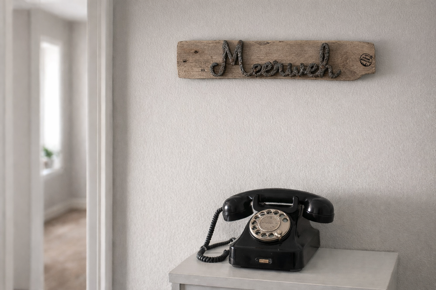 Driftwood-Schilder "Hamburg &  Meerweh"  mit Seepocken bewachsen