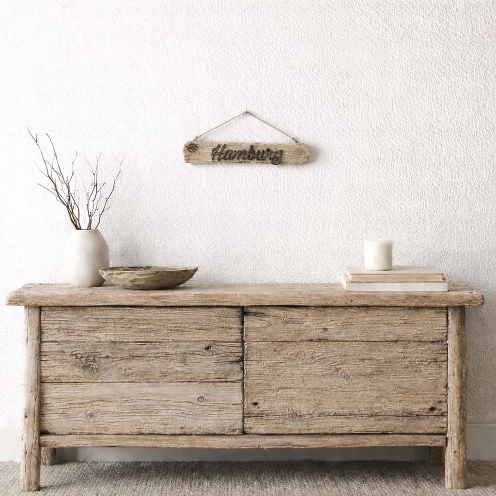 Driftwood-Schilder "Hamburg &  Meerweh"  mit Seepocken bewachsen