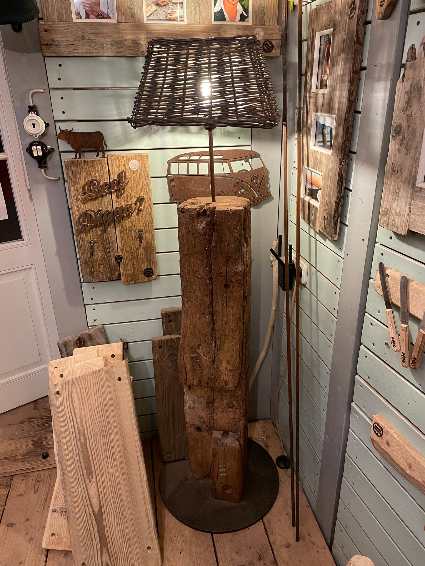 Driftwood Stehlampe – rustikal, einzigartig, handgefertigt